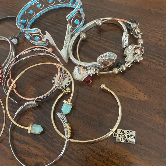 Lot of 12 Cuff Bracelets - Picture 3 of 3